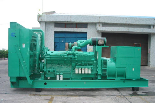 汉南工厂发电机应急发电时如何更准确地检查发电机状态？