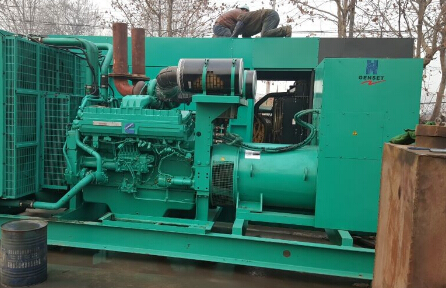 汉南发电机组如何判断水冷式机油散热器内部是否需要清洗？